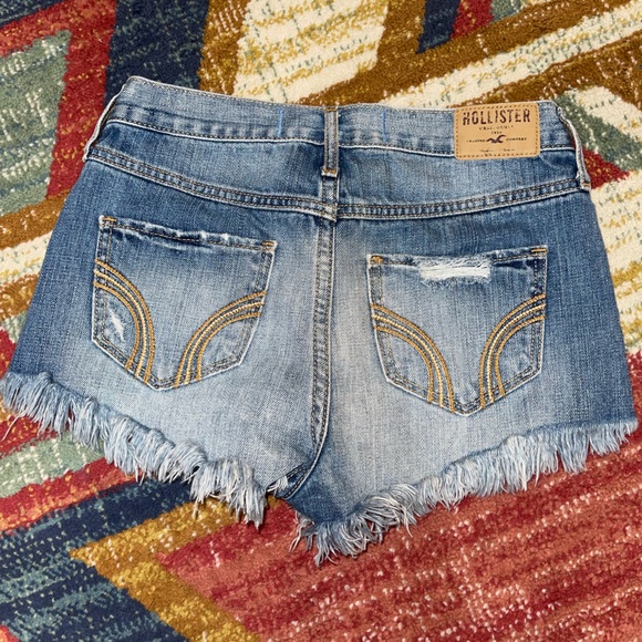 NWOT High Waisted Hollister Shorts - Picture 4 of 5